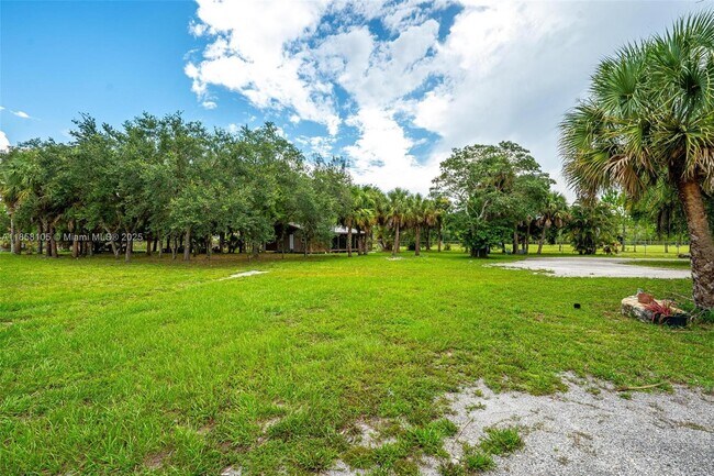 Building Photo - 576 Marshall Rd