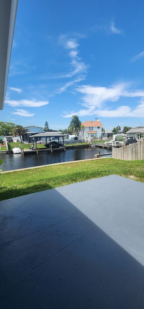 Building Photo - Canal front Home