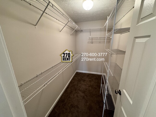 Building Photo - 140 Twin Lakes Dr