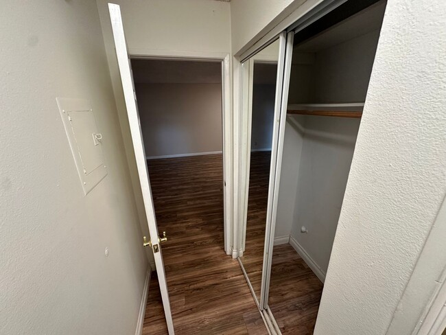 Building Photo - 2 Bed, 2 Bath Condo in Cross Creek Village...