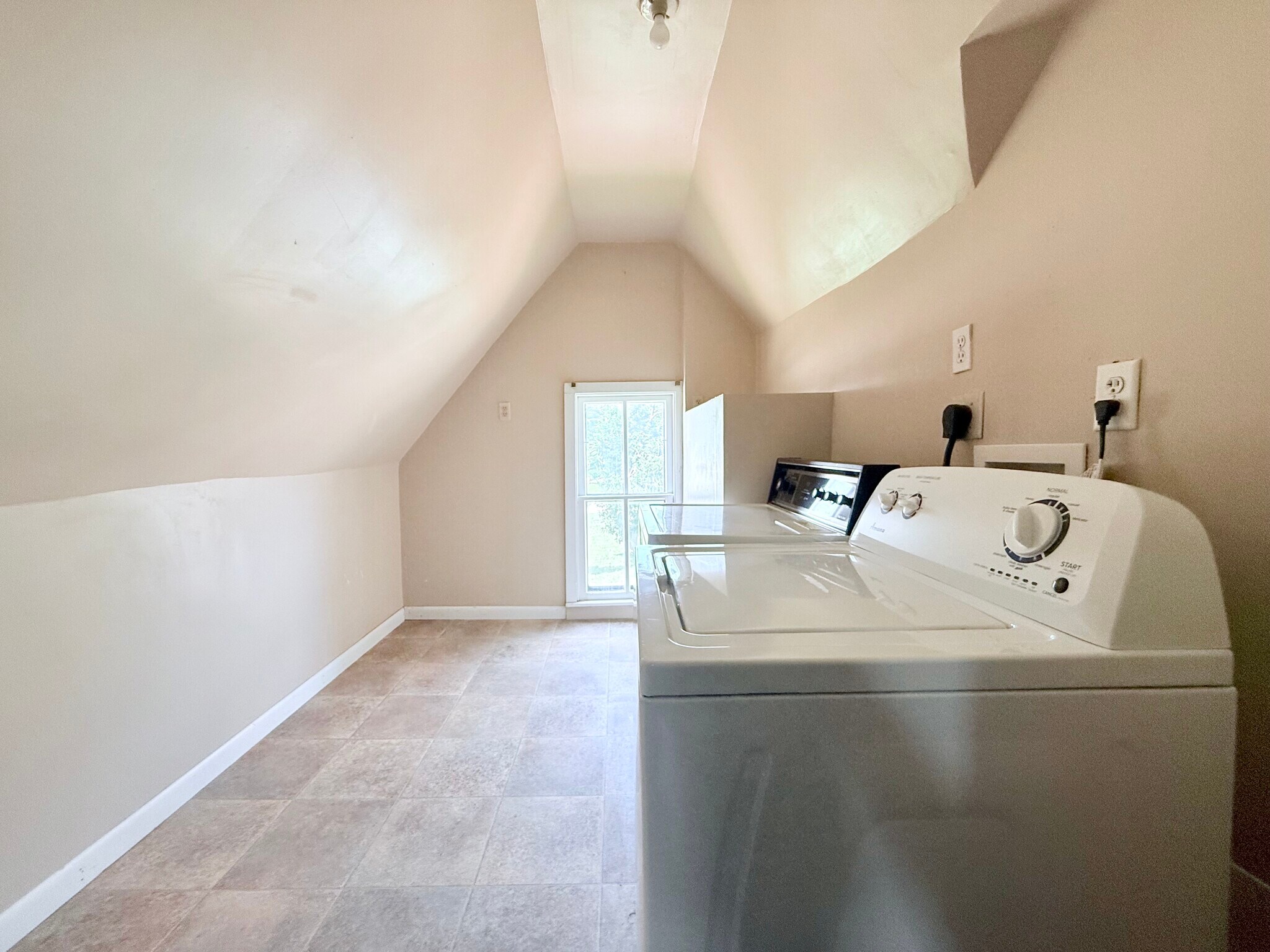 Laundry Room - 615 W 2nd St