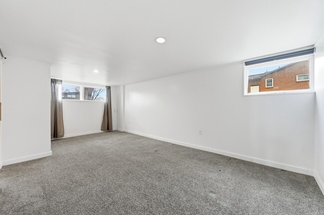 Building Photo - 1346 Phillips Ln