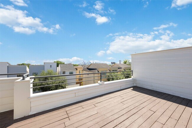 Building Photo - 2211 Detering St