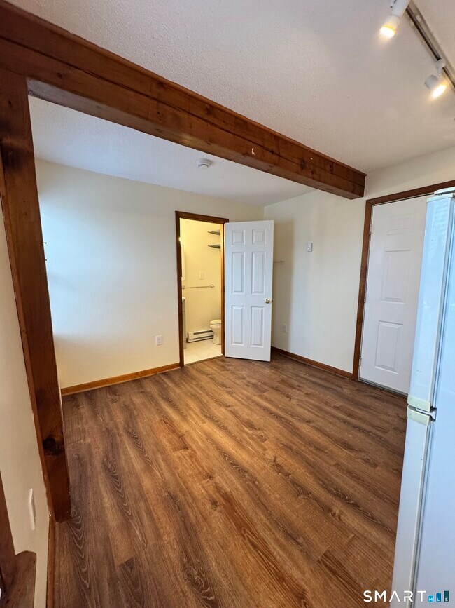 Building Photo - 49 Ledyard Ave