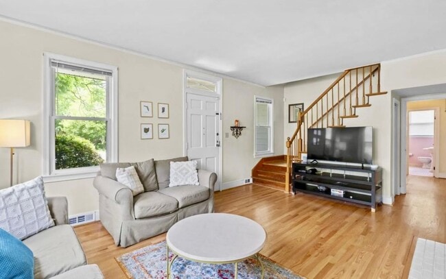 Building Photo - Student Friendly home in Cayce! Now Pre-Le...