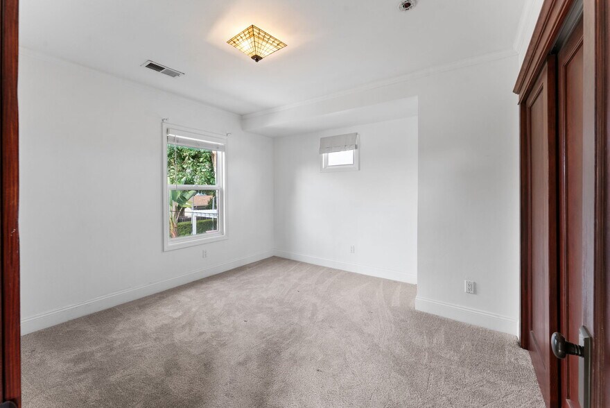 Building Photo - 3330 Collier Ave