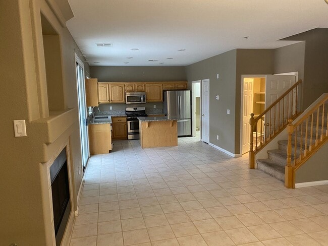 Building Photo - Gorgeous home close to Lake Sahara!