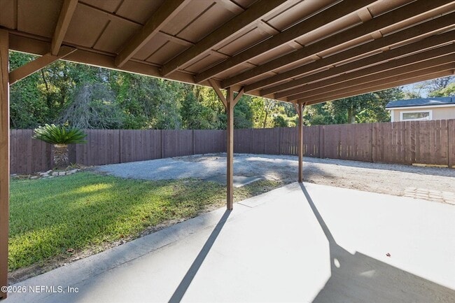 Building Photo - 863 Westgate Dr
