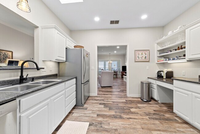 Building Photo - 1008 Edinburgh Dr