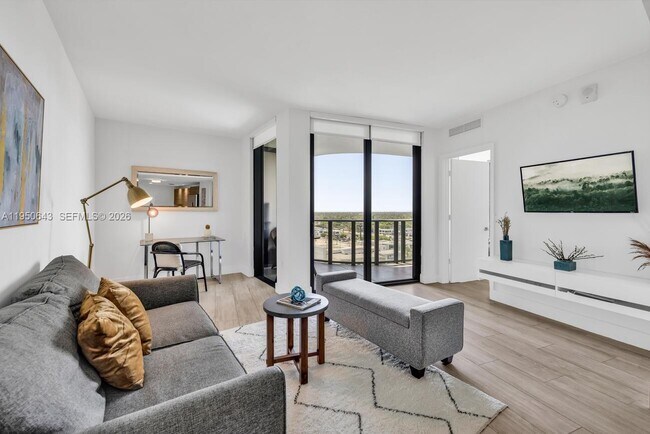 Building Photo - 121 NE 34th St