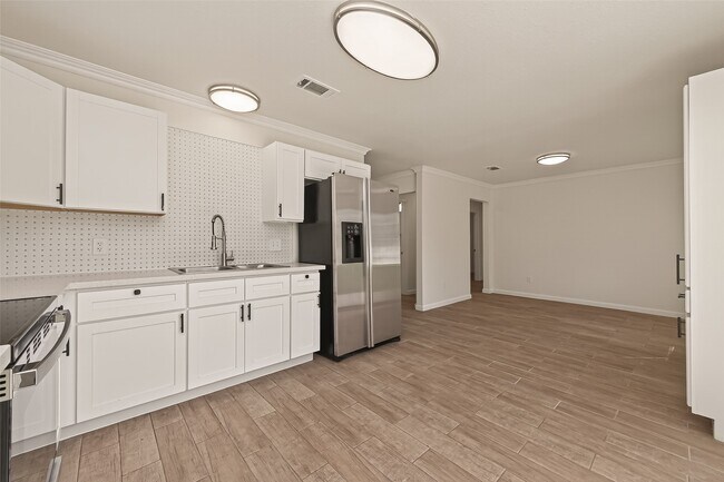 Building Photo - 25409 Pebble Dr