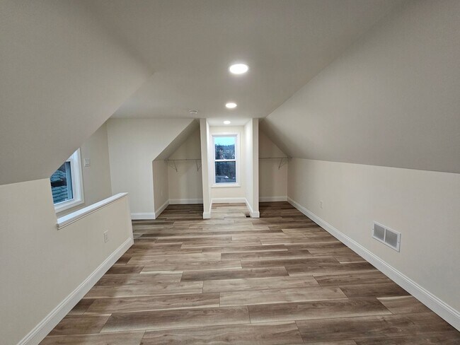 Building Photo - Amazing all new 4 bed 2.5 Bath House for rent!