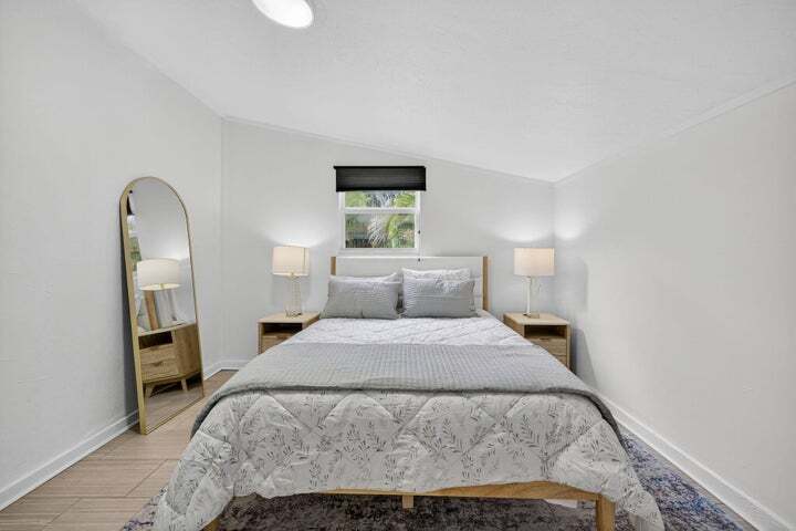 Building Photo - 1317 NE 1st Ave