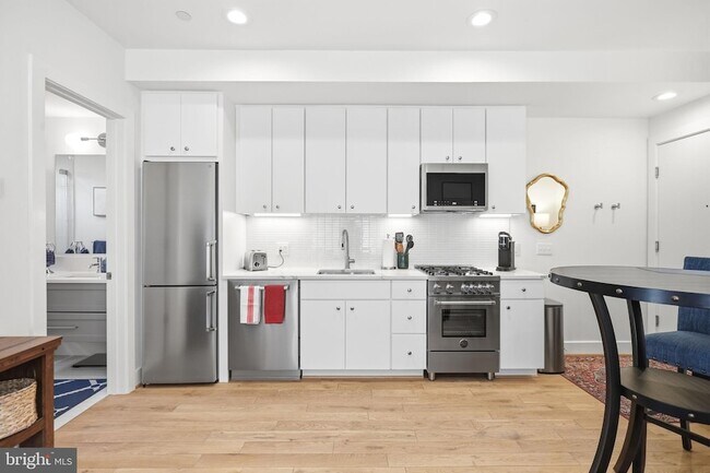 Building Photo - 1775 Swann St NW