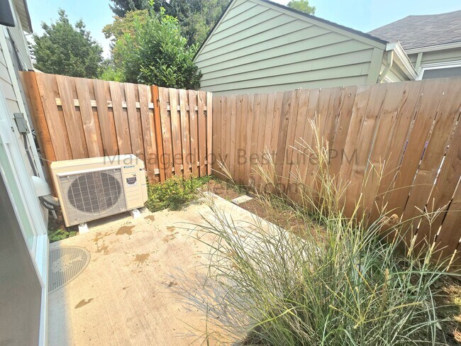 Building Photo - 310 NE 58th Ave