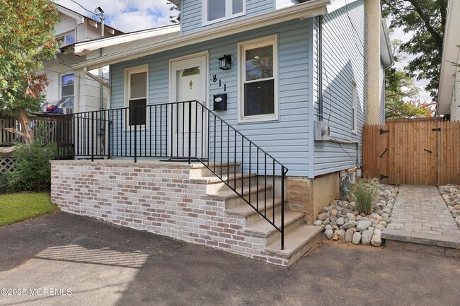 Building Photo - 811 Shore Concourse