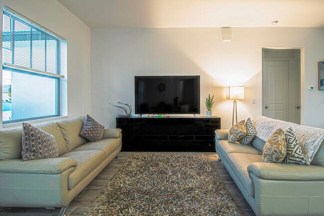Building Photo - 15245 Brainbridge Cir