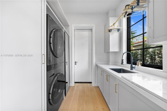 Building Photo - 2015 Country Club Prado