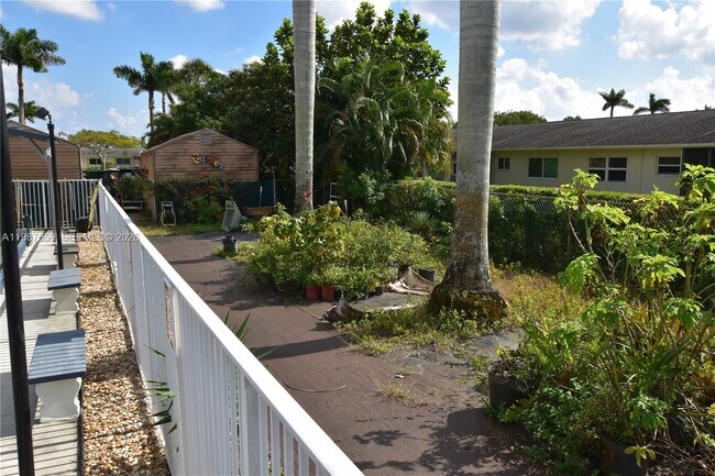 Building Photo - 2572 Emory Dr W