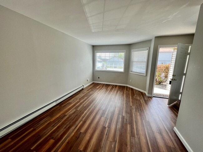 Building Photo - Gorgeous 2 Bed 1.5 Bath Condo For Rent