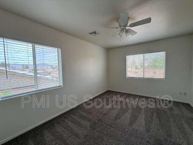 Building Photo - 384 Anna Cir