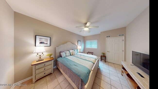 Building Photo - 2230 Beach Dr