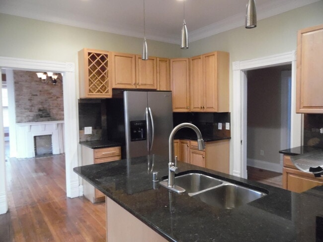 Building Photo - 706 W Maxwell St