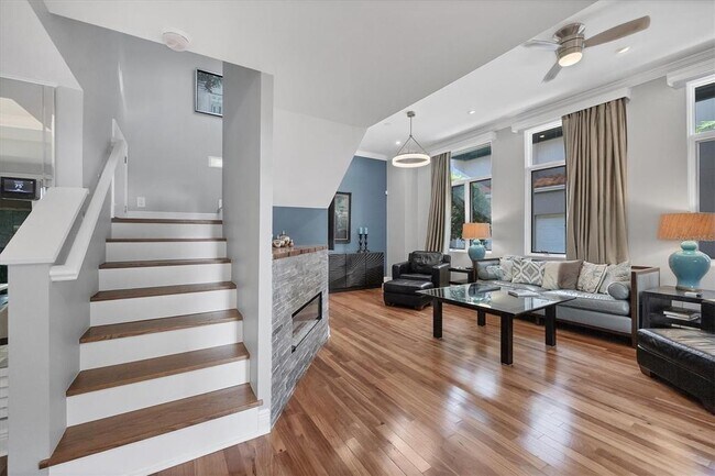 Building Photo - 200 Cocoanut Ave