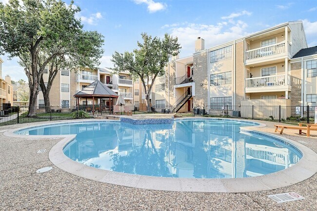 Building Photo - 2750 Holly Hall St