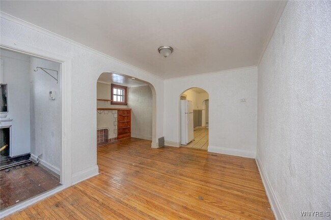 Building Photo - 68 Sirret St