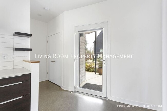 Building Photo - 4863 NE Going St