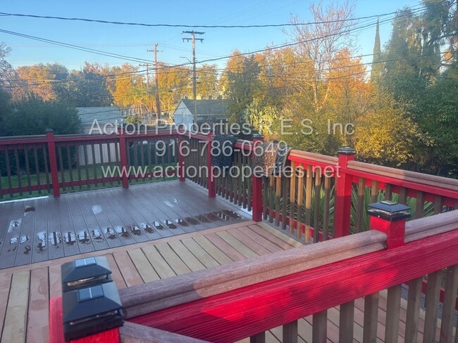 Building Photo - Central Roseville, 1 Bed, 1 Ba, Wall Air, Large Living Room, Bedroom Downstairs, Large Deck great...