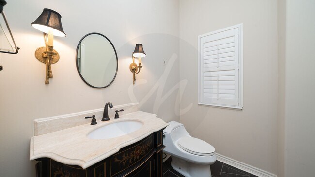 Building Photo - Gorgeous Rancher Located in University Bluffs