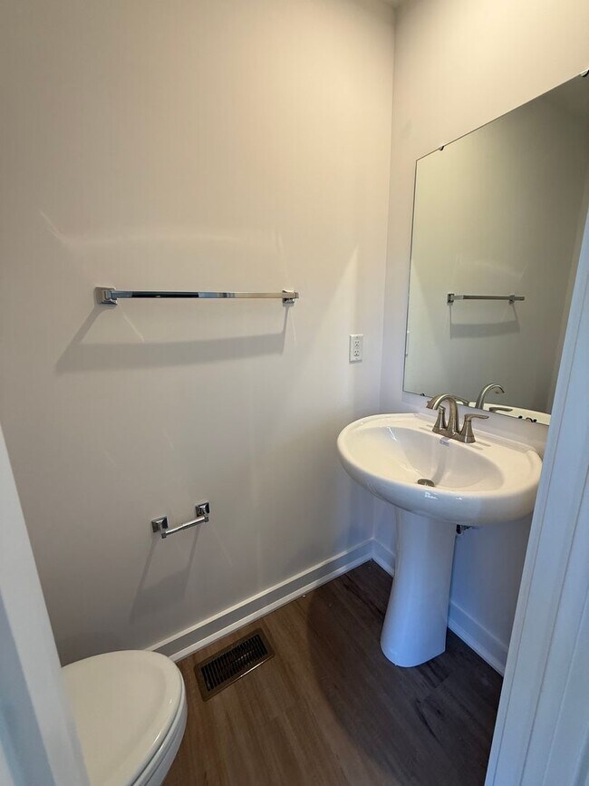 Building Photo - Home Sweet Home