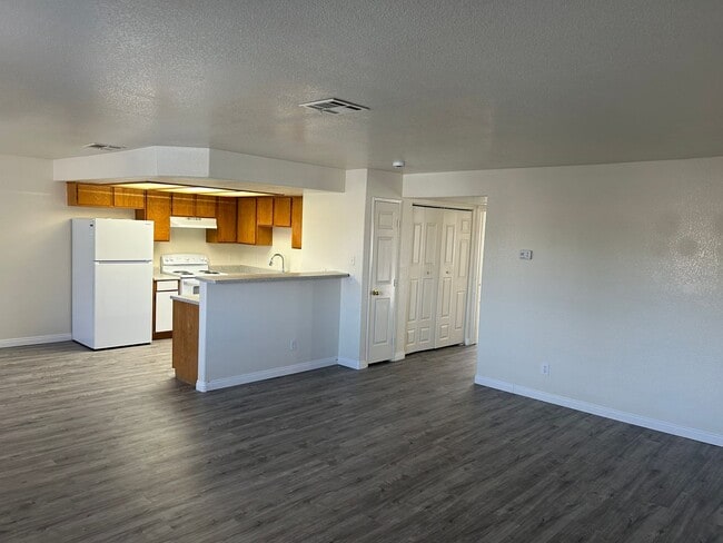Building Photo - 2 Bed / 2 Bath Condo for Rent