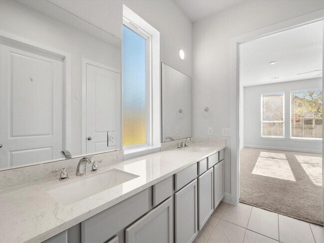 Building Photo - 113 S Ocotillo Ridge