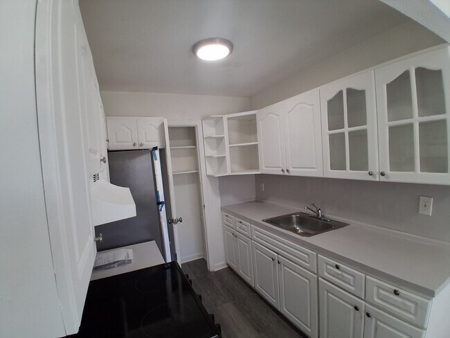 Building Photo - 401 SW 13th Pl