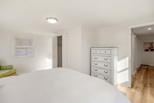 Building Photo - Lake Talquin - LAKEFRONT- Furnished 3 bedr...