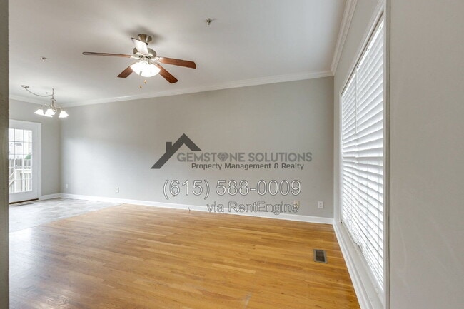 Building Photo - 1012 McKenna Dr