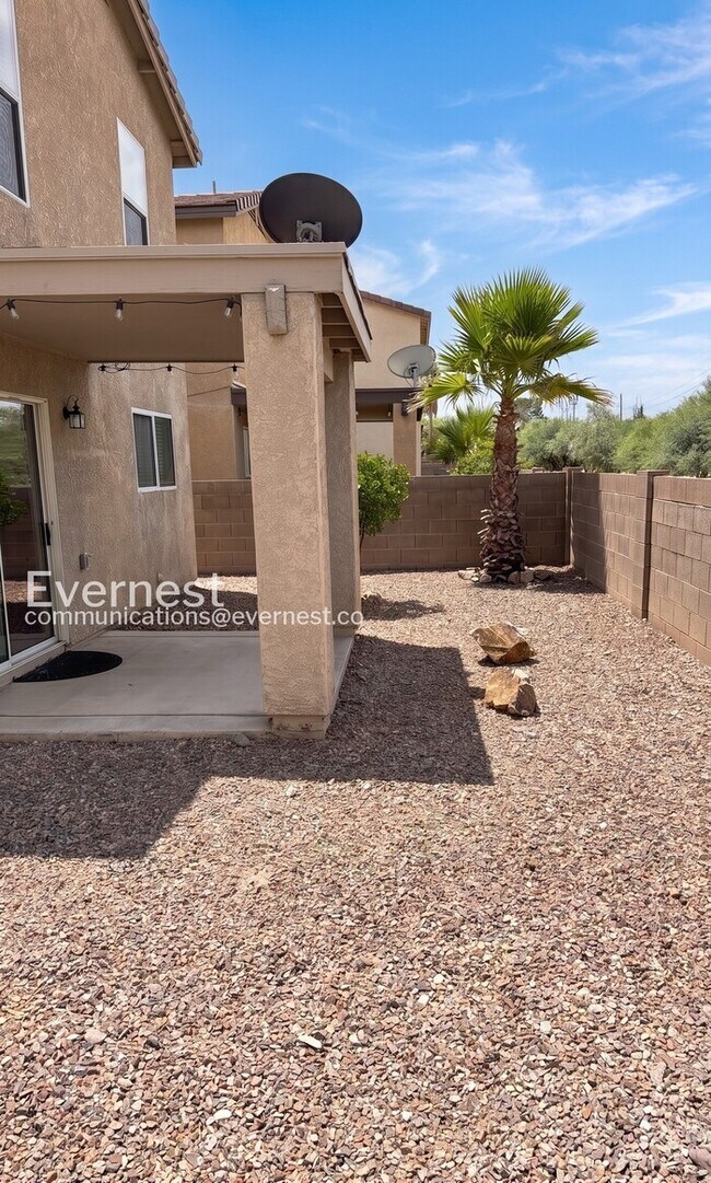 Building Photo - 3 Bed, 2.5 Bath Home with Garage / Pet-Friendly / Vouchers Accepted / Available Now!