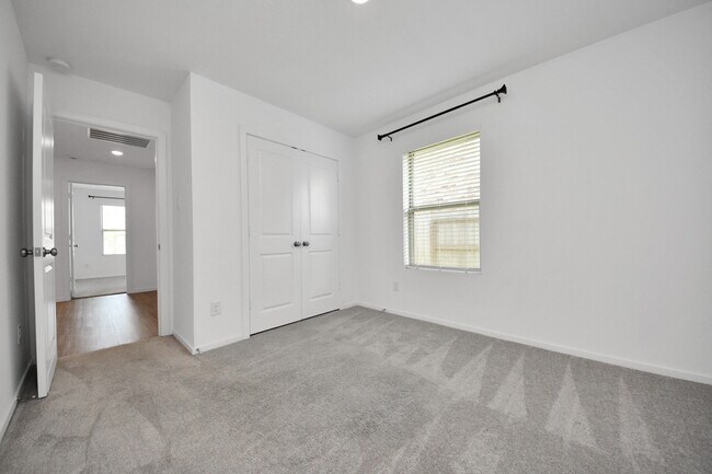 Building Photo - 2111 Hyde Acrs St