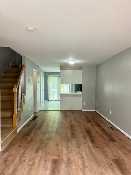Building Photo - 222 Fox Hollow Way