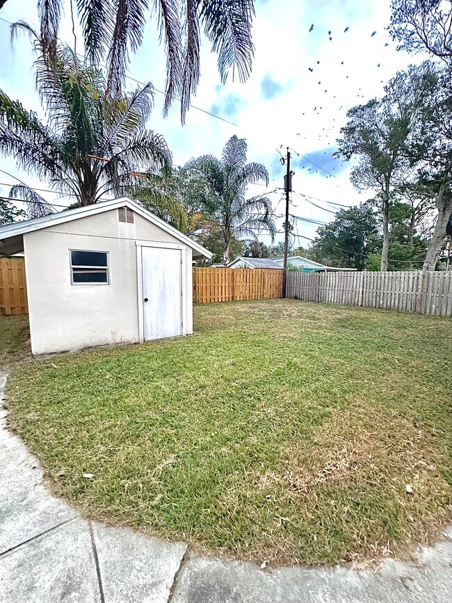 Building Photo - 1050 Nokomis St