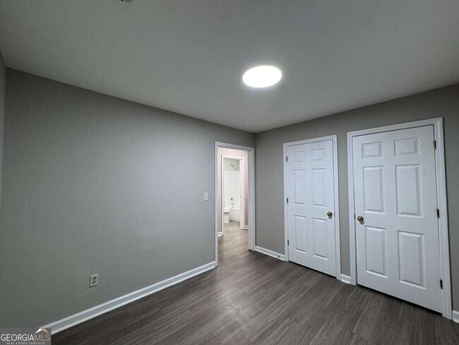Building Photo - 400 Stonehaven Cir