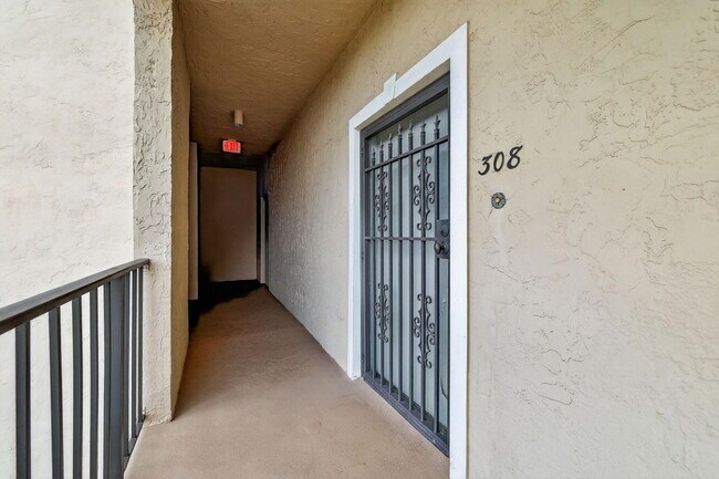 Building Photo - 624 SW St Lucie Crescent
