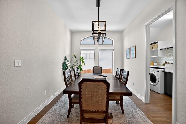 Building Photo - 1904 Woolsey Wy