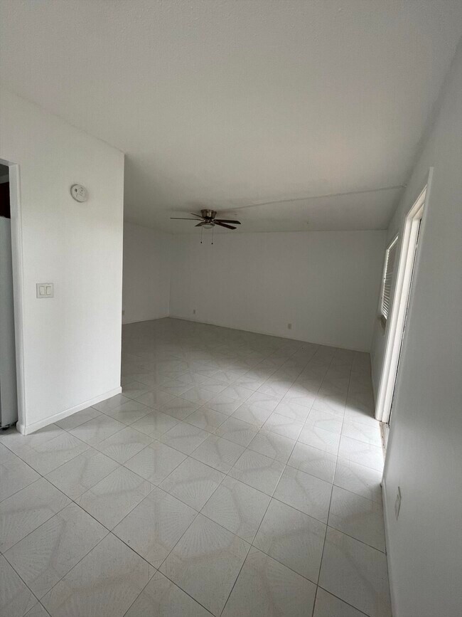 Building Photo - 172 Salisbury I