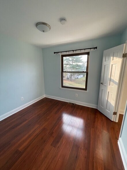 Building Photo - 133 Briar Ct