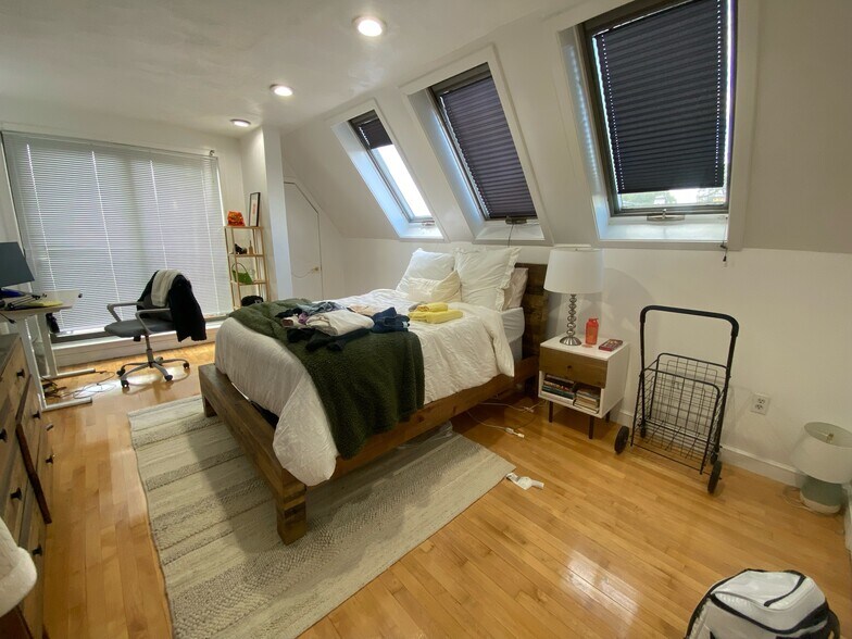 Building Photo - 21 Snow Hill St