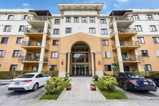 Building Photo - 9340 Fontainebleau Blvd